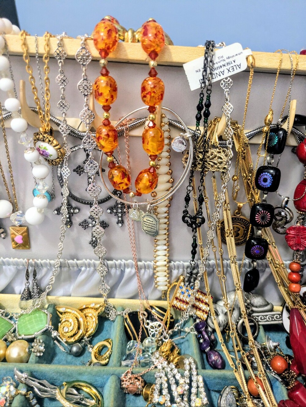 Huge Vintage To Now Estate Jewelry Treasure Lot - Picture 5 of 14